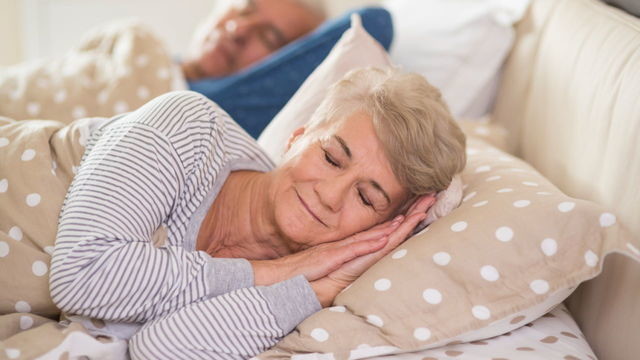 Мужчины спят лучше, чем женщины, а качество сна улучшается с возрастом
