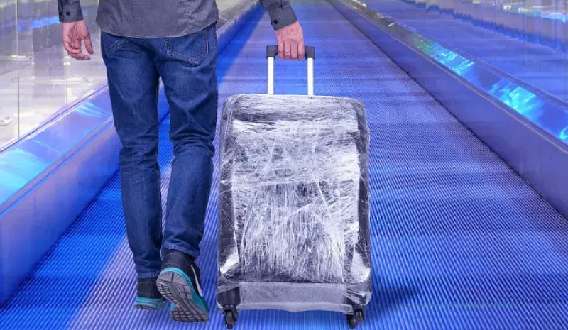 Аэропорт Пулково запретил пассажирам самостоятельно упаковывать багаж в пленку