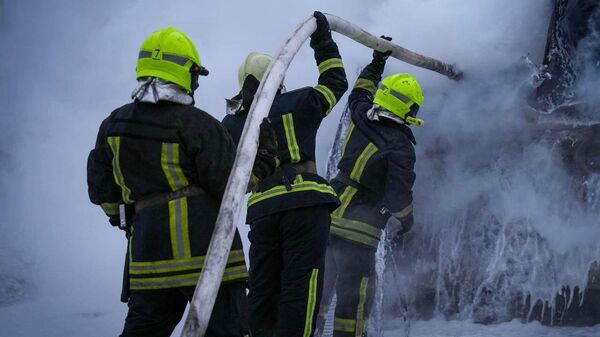 Власти Харькова сообщили о пожаре на заводе после "прилета"