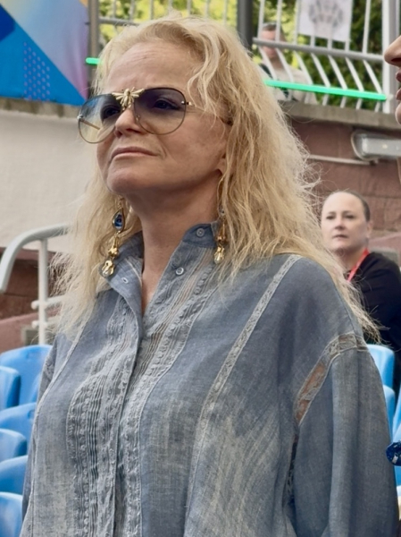 «Пусть видят, какая я»: Лариса Долина удивила видом без макияжа
